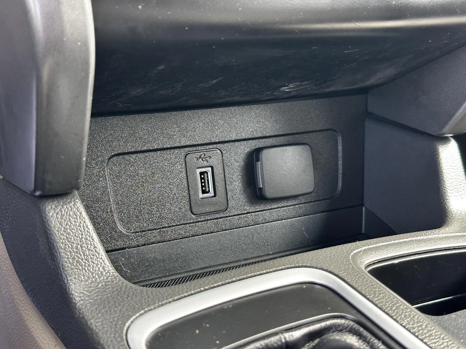 Used 2017 White Gold Ford SE image 27