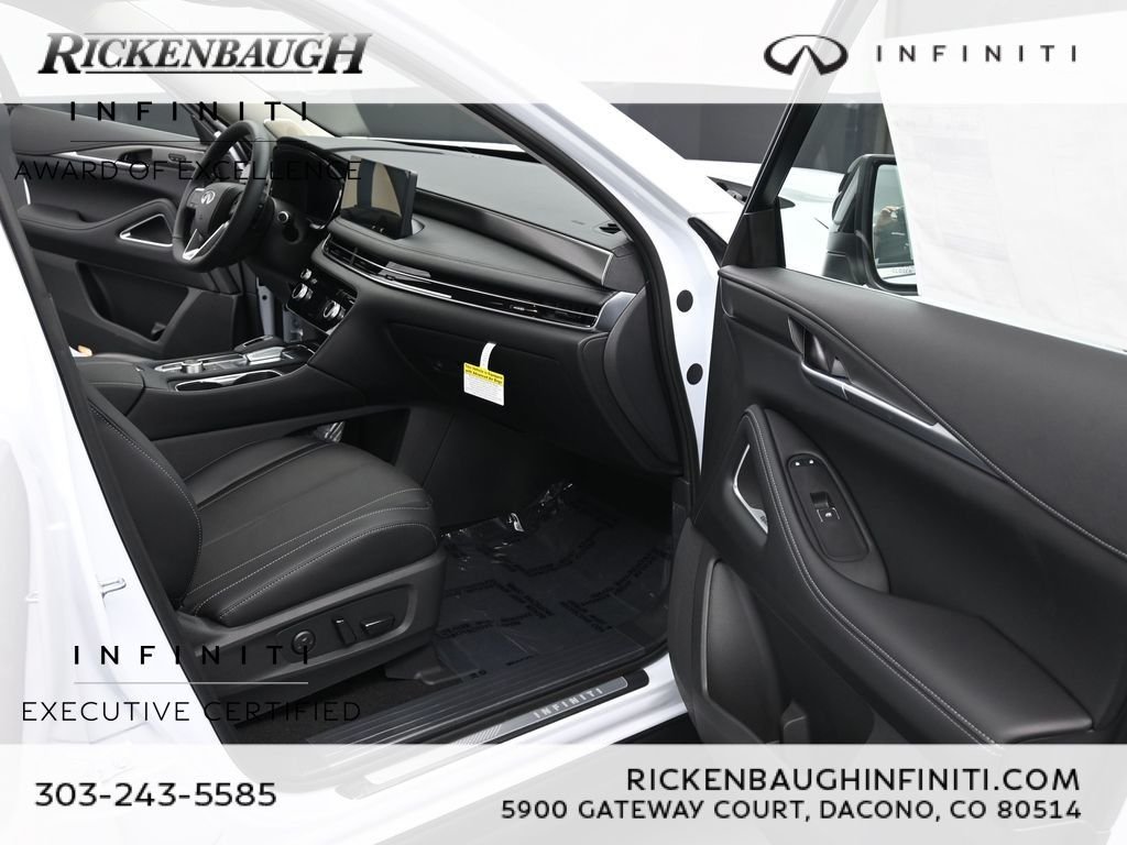 Certified Used 2026 White INFINITI LUXE image 11