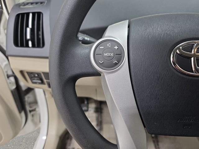 Used 2010 White Toyota II image 17