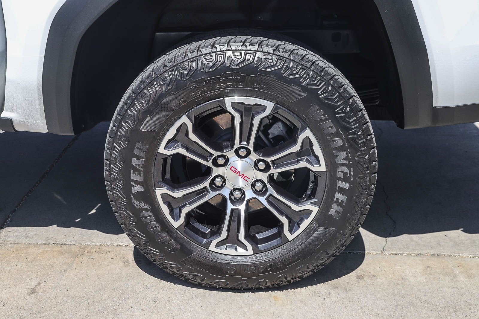 Used 2024 White GMC AT4 image 12