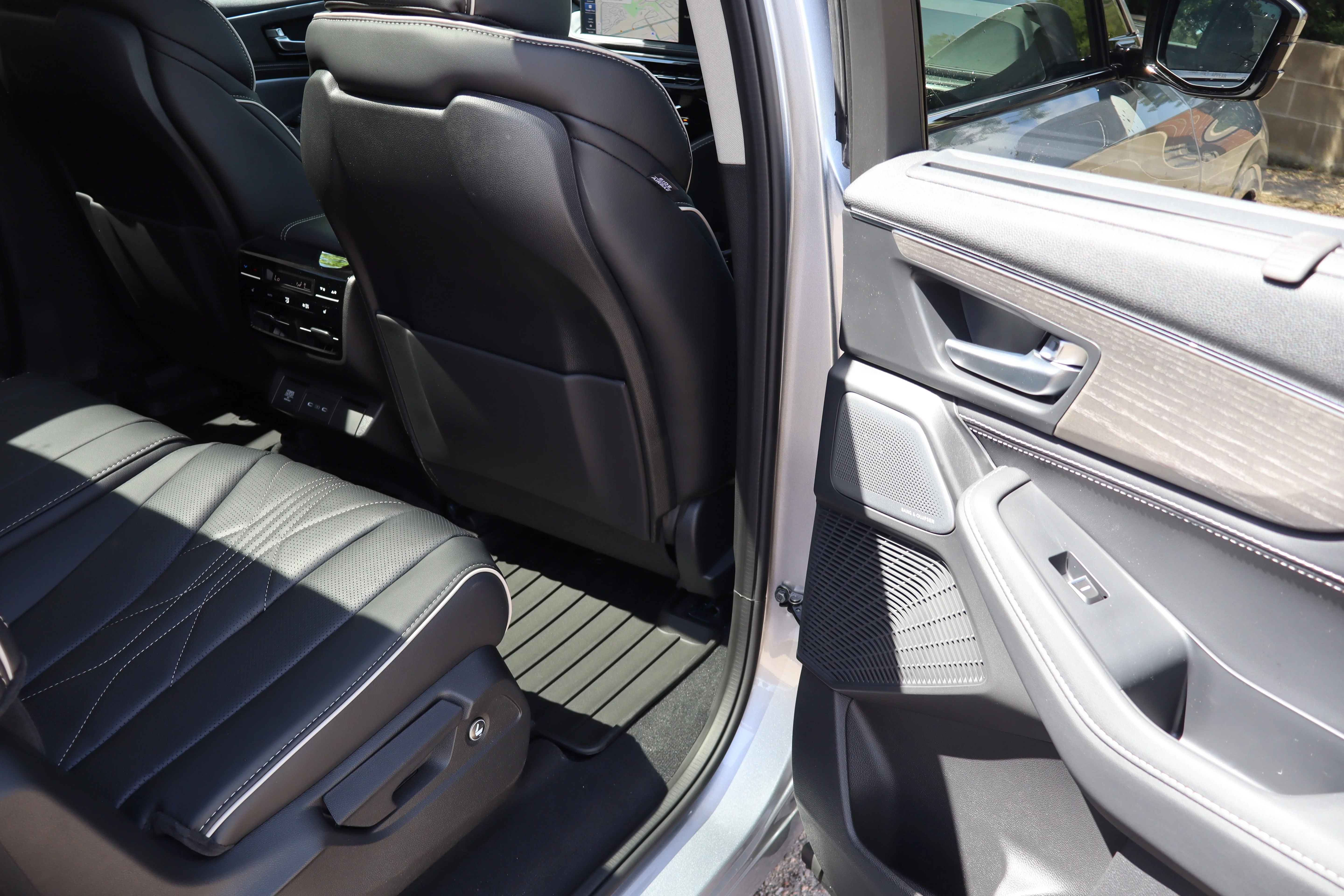 New 2026 Solar Silver Metallic Acura w/Advance Package image 30