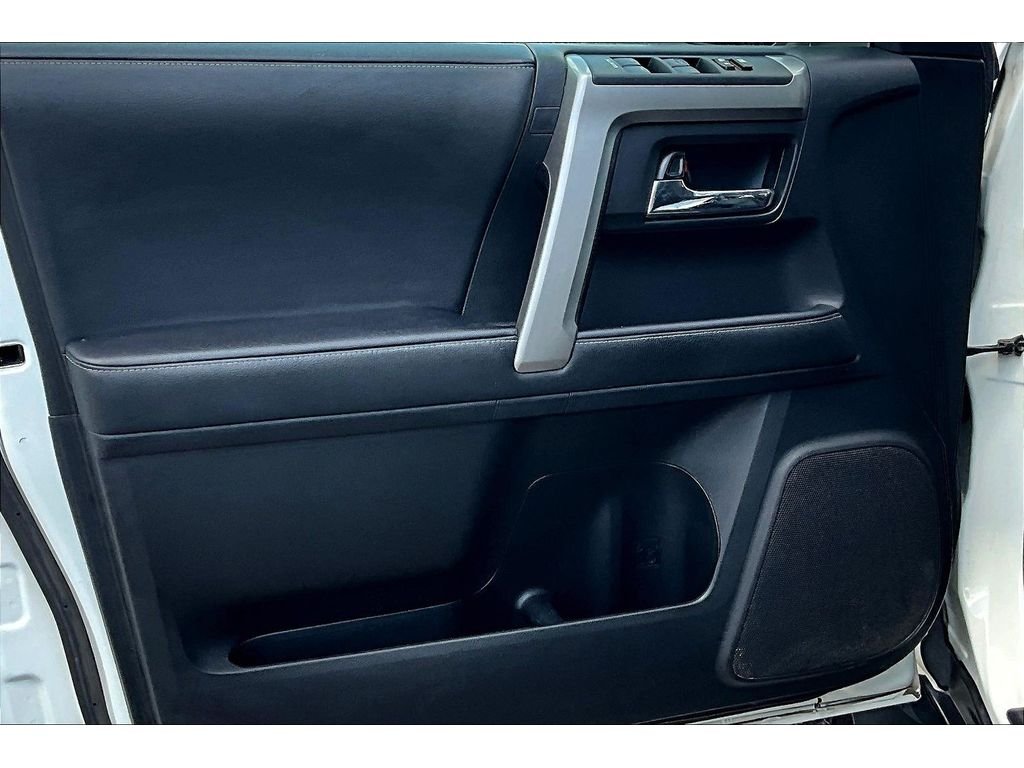 Used 2021  Toyota SR5 Premium image 17
