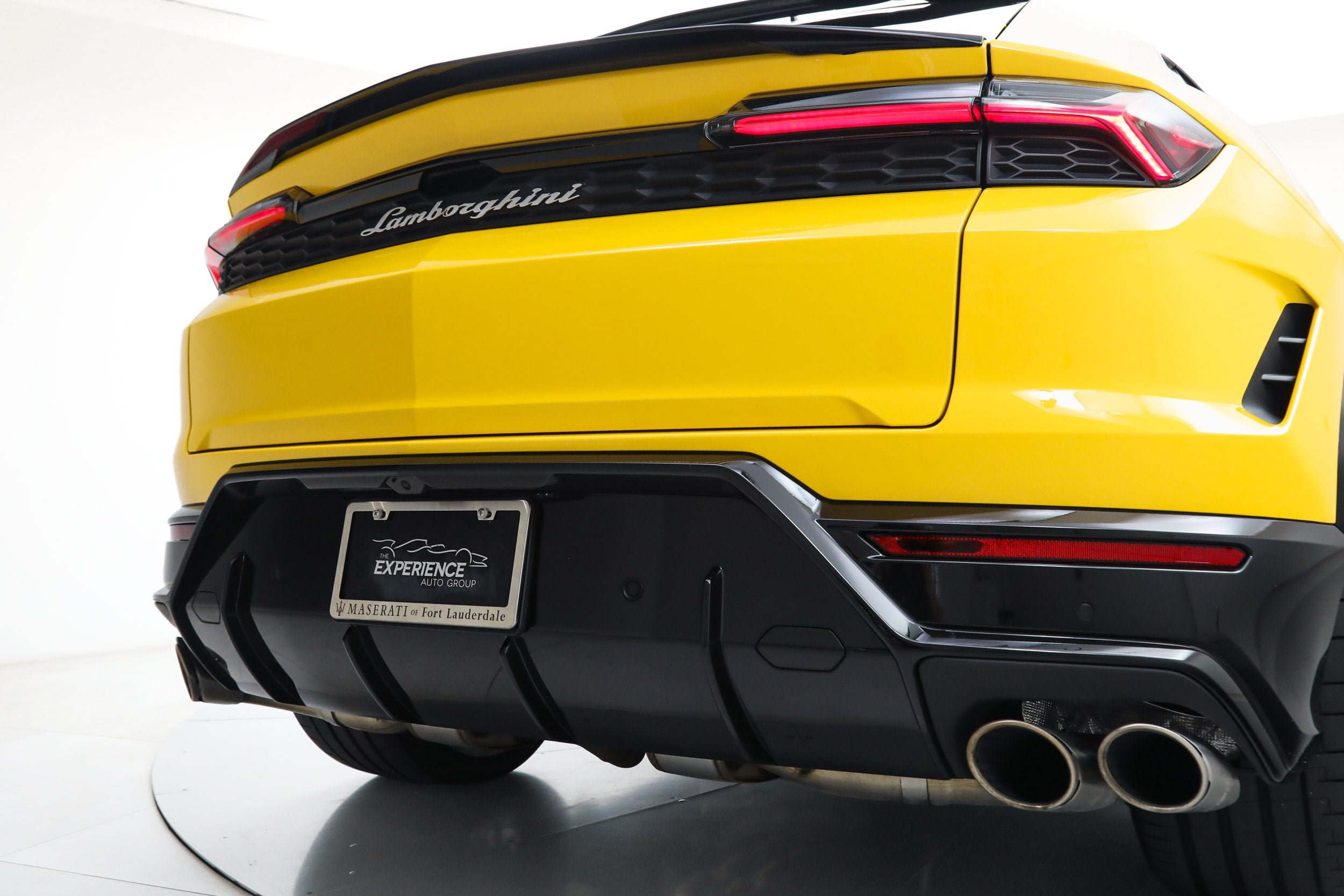Used 2025 Yellow Lamborghini SE image 13