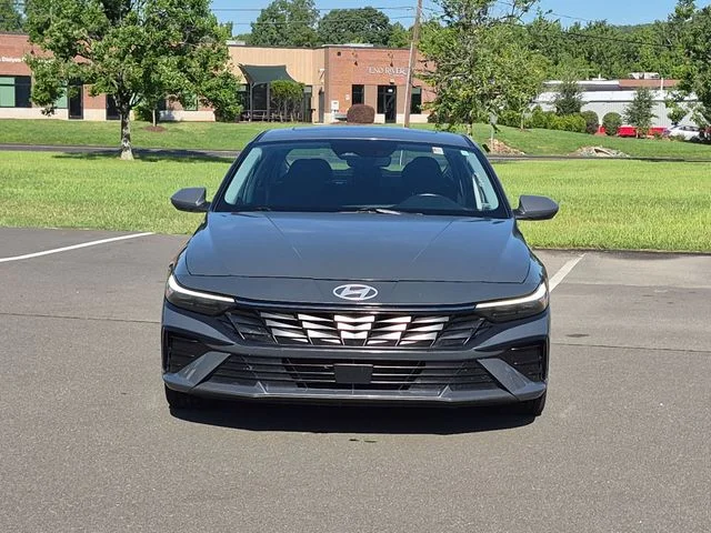 Used 2025 Gray Hyundai SEL Convenience image 16