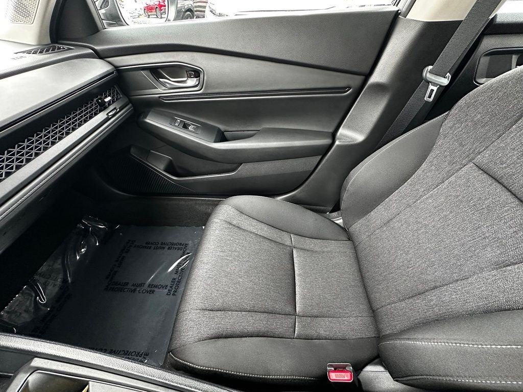 Used 2025 Gray Honda SE image 36