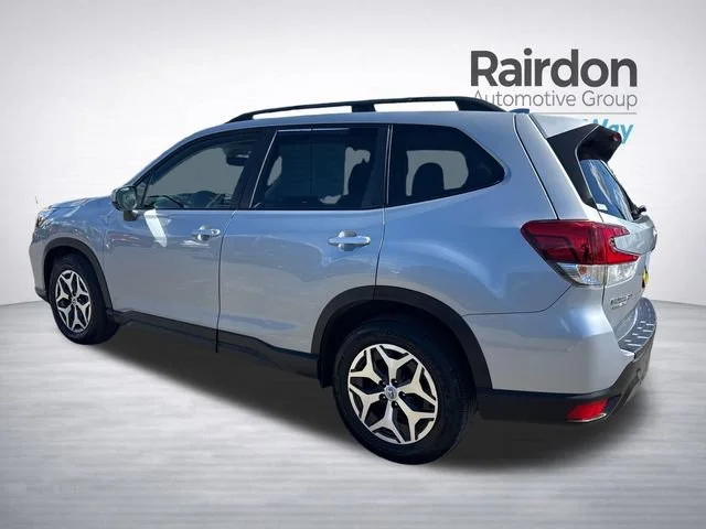 Used 2021 Ice Silver Metallic Subaru Premium image 5