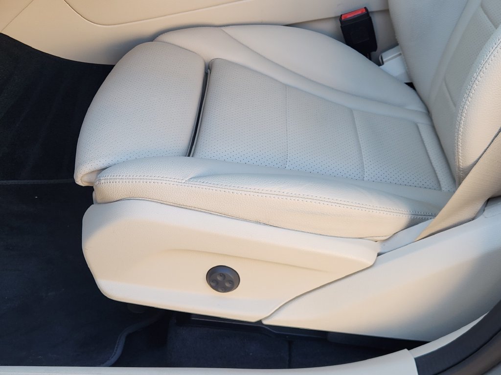 Used 2022  Mercedes-Benz GLC 300 image 24