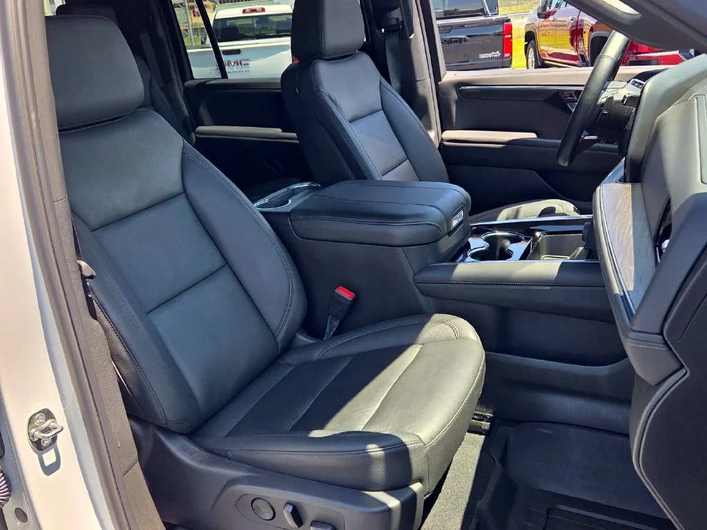 Used 2026 Summit White Chevrolet LT image 17