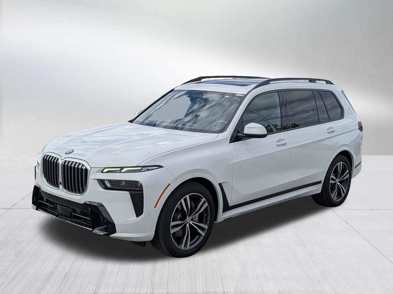 Certified Used 2026 Alpine White BMW xDrive40i image 3