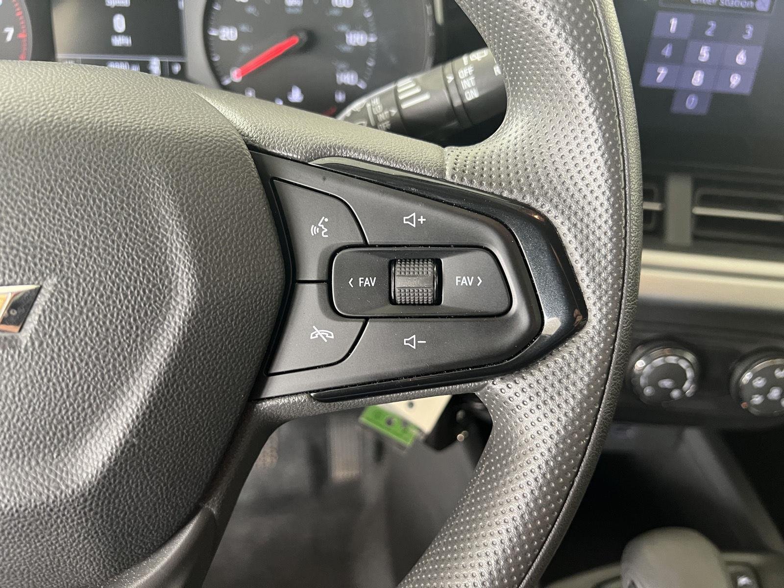 Used 2025 Summit White Chevrolet LS image 9