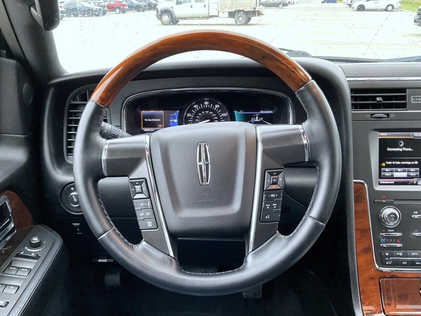 Used 2015 Black Lincoln Base image 11