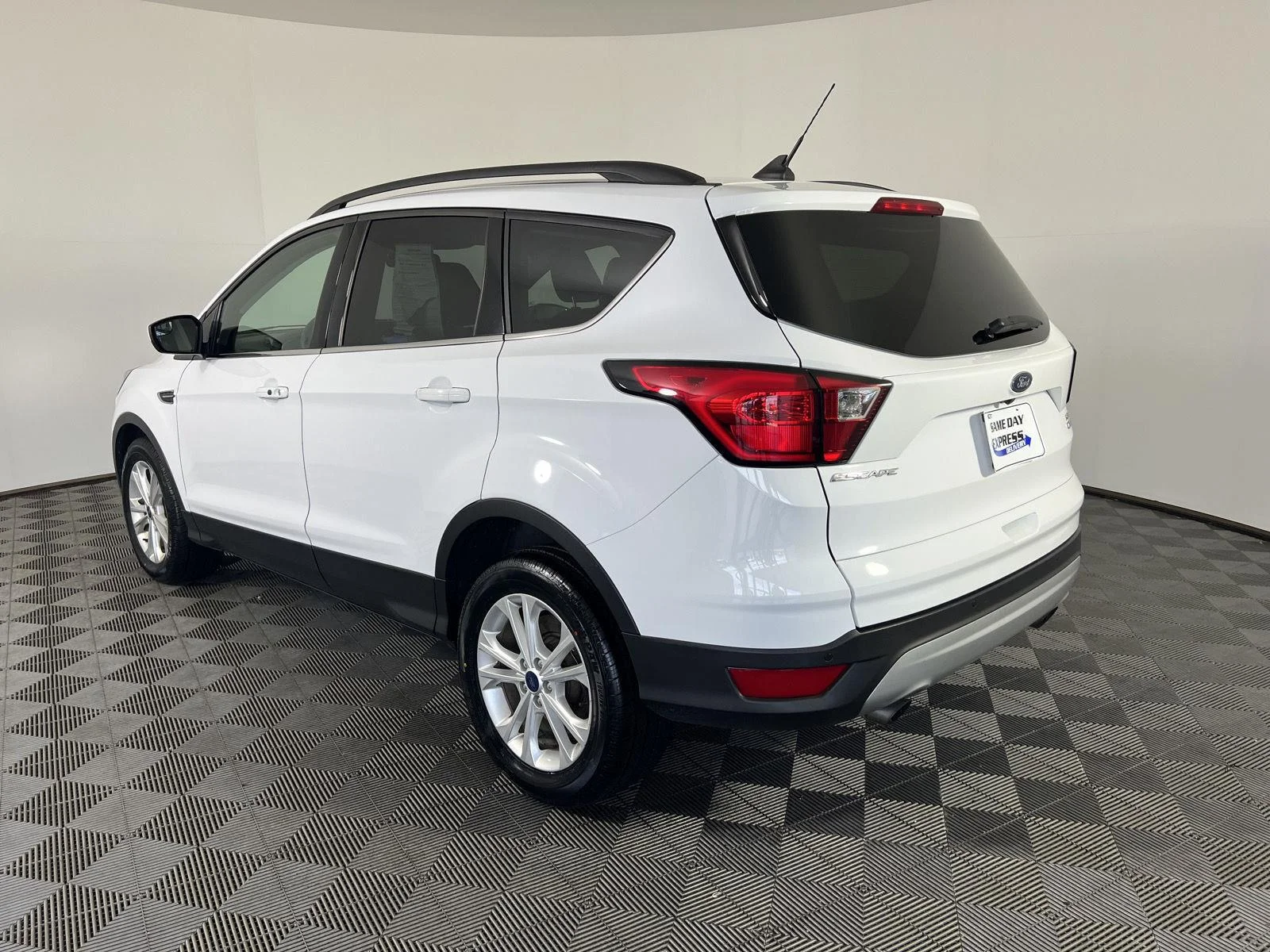 Used 2019 Oxford White Ford SEL image 27