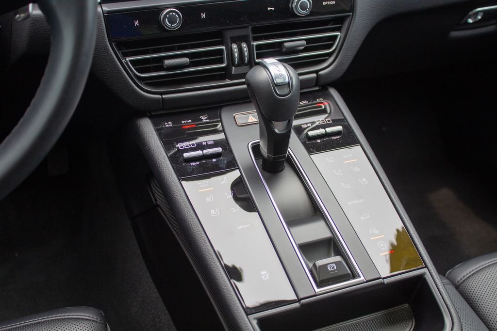 Used 2025 White Porsche Base image 21