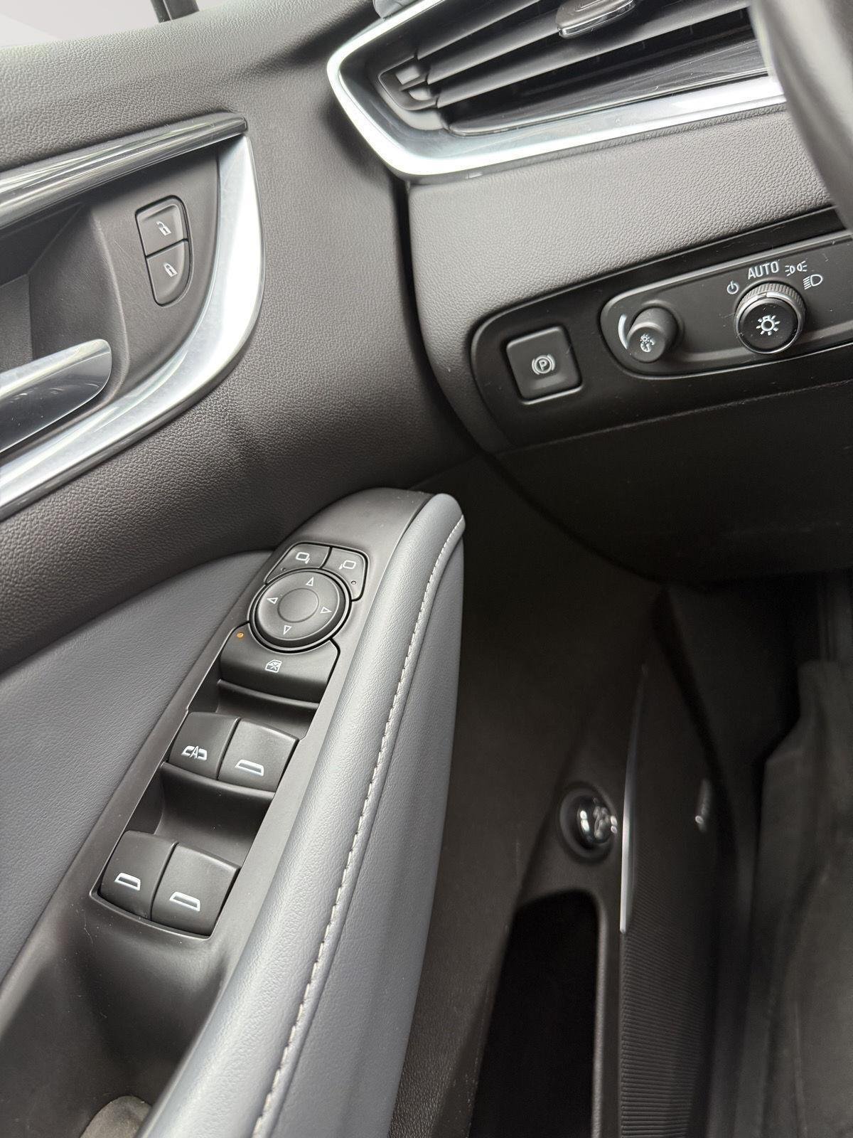 Used 2021 White Frost Tricoat Buick Essence image 12