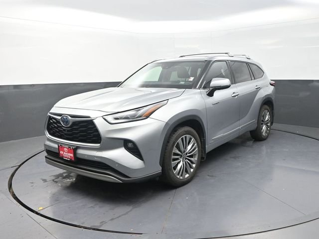 Used 2021 Silver Toyota Platinum image 3