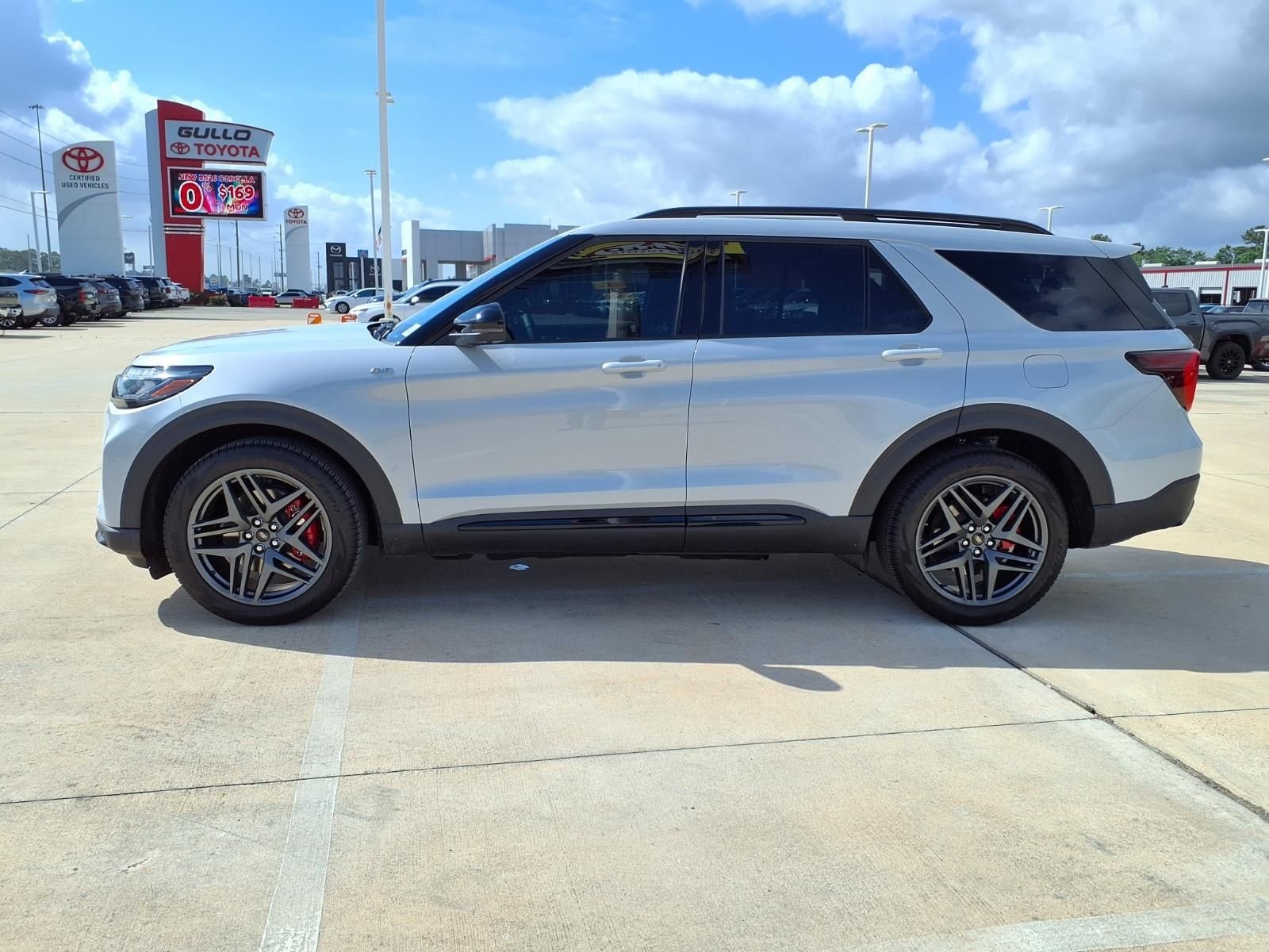 2026 Ford Explorer ST-LINE - Photo 8