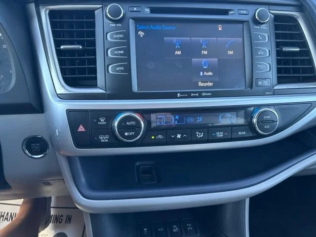 Used 2017 White Toyota XLE image 30