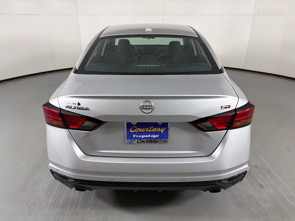 Used 2024 Silver Nissan 2.5 SR image 7
