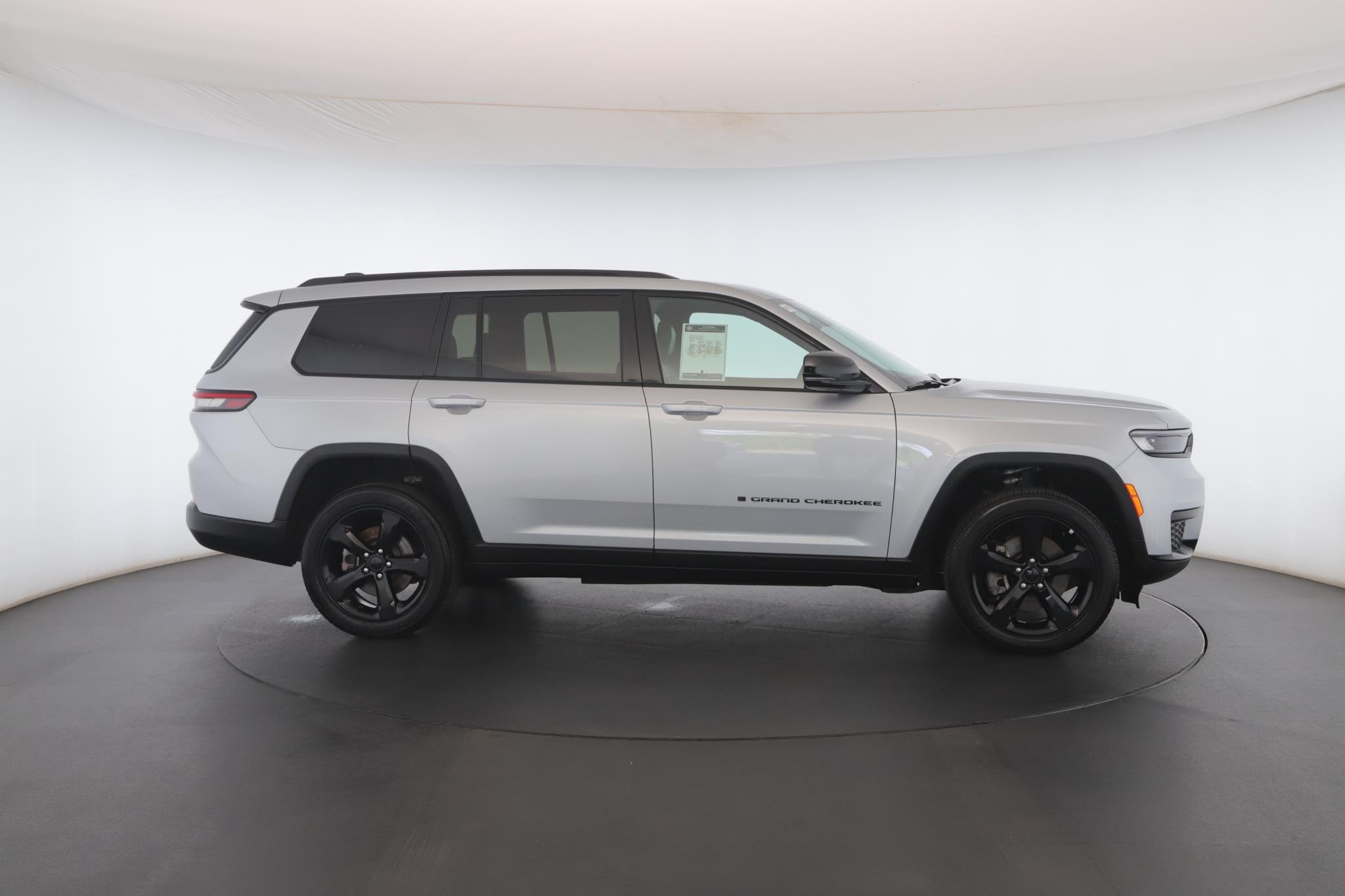 Used 2024 Silver Zynith Jeep Altitude X 4x4 image 23