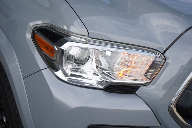 Used 2021  Toyota SR5 image 14