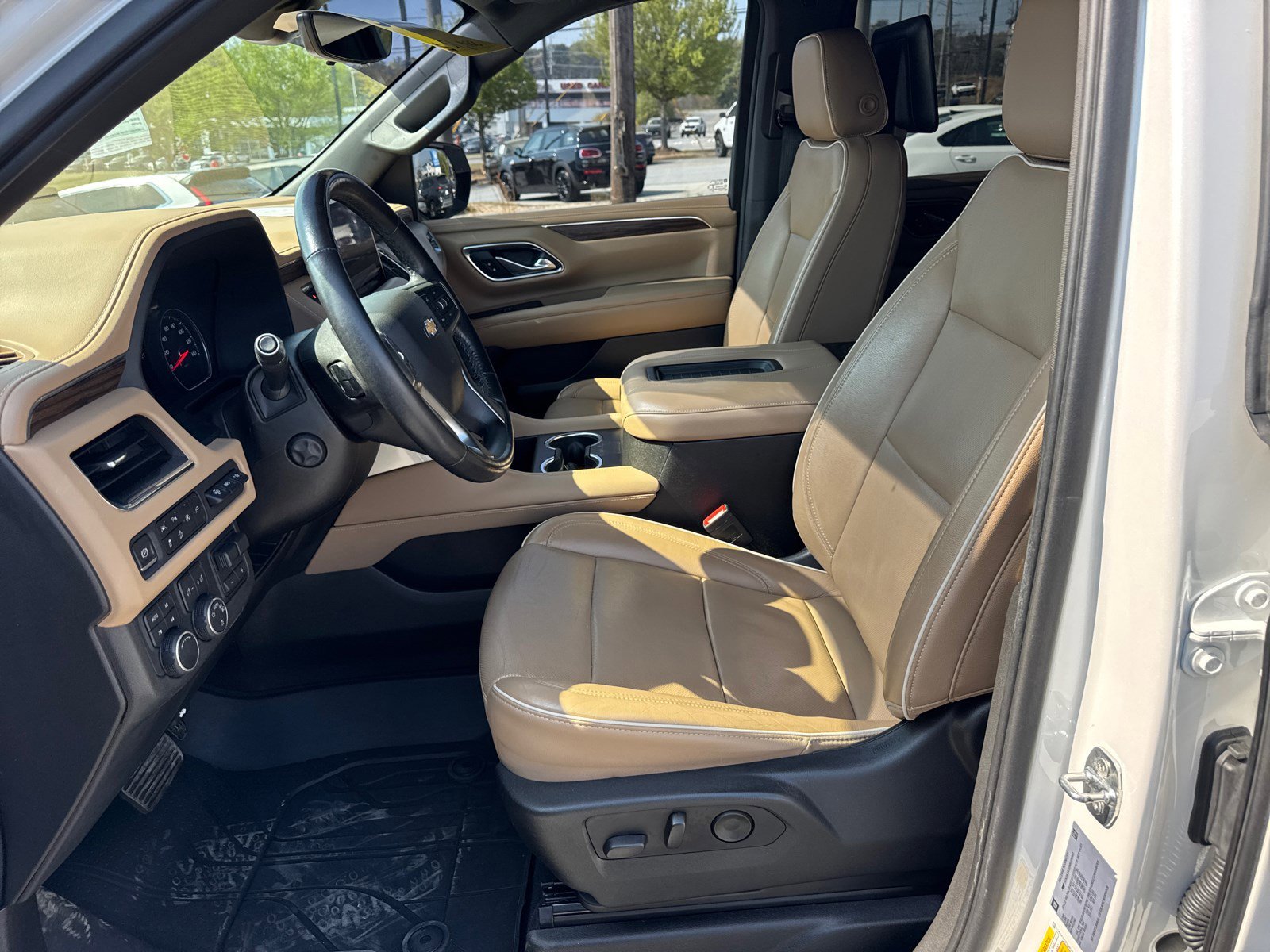Used 2021 Iridescent Pearl Tricoat Chevrolet Premier image 9