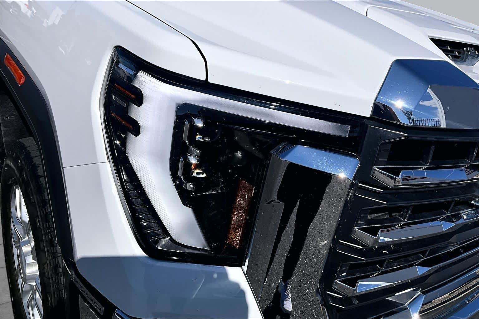 Used 2024 Summit White GMC SLT image 27