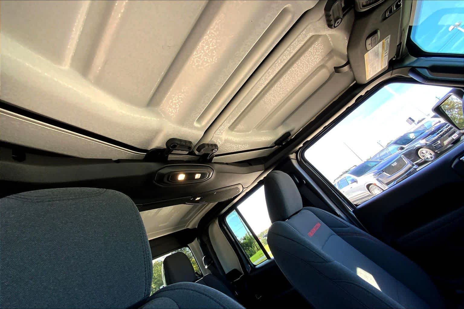 Used 2025 Granite Crystal Metallic Clearcoat Jeep Rubicon image 13