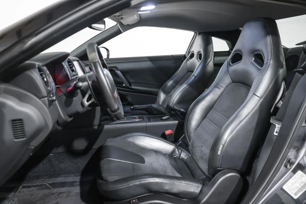 Used 2013 Gray Nissan Premium image 32