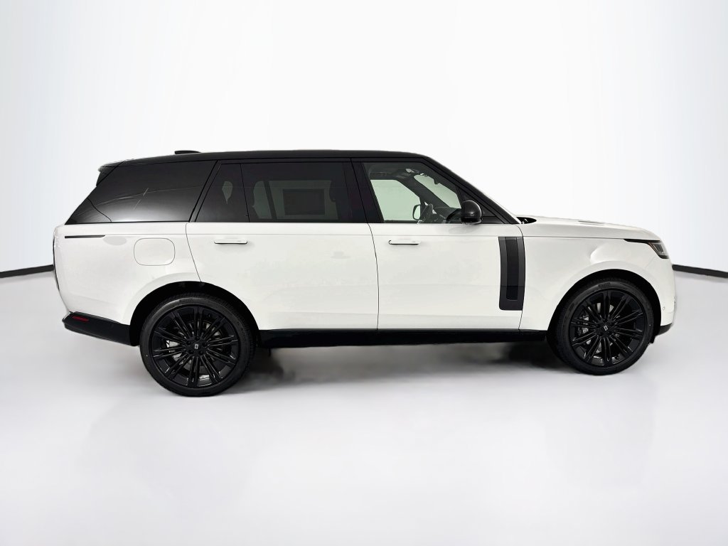 New 2027 Fuji White Land Rover SE image 4