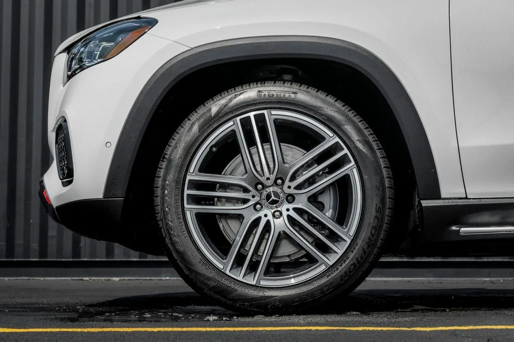 New 2026 Polar White Mercedes-Benz GLS 450 image 4