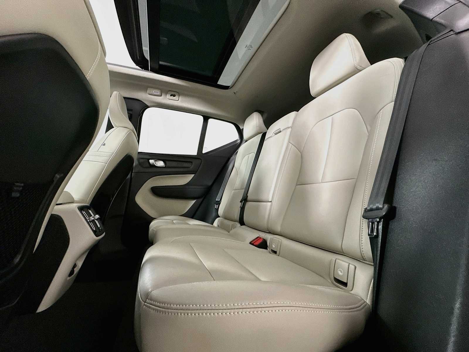 2026 Volvo XC40 Ultra - Photo 23