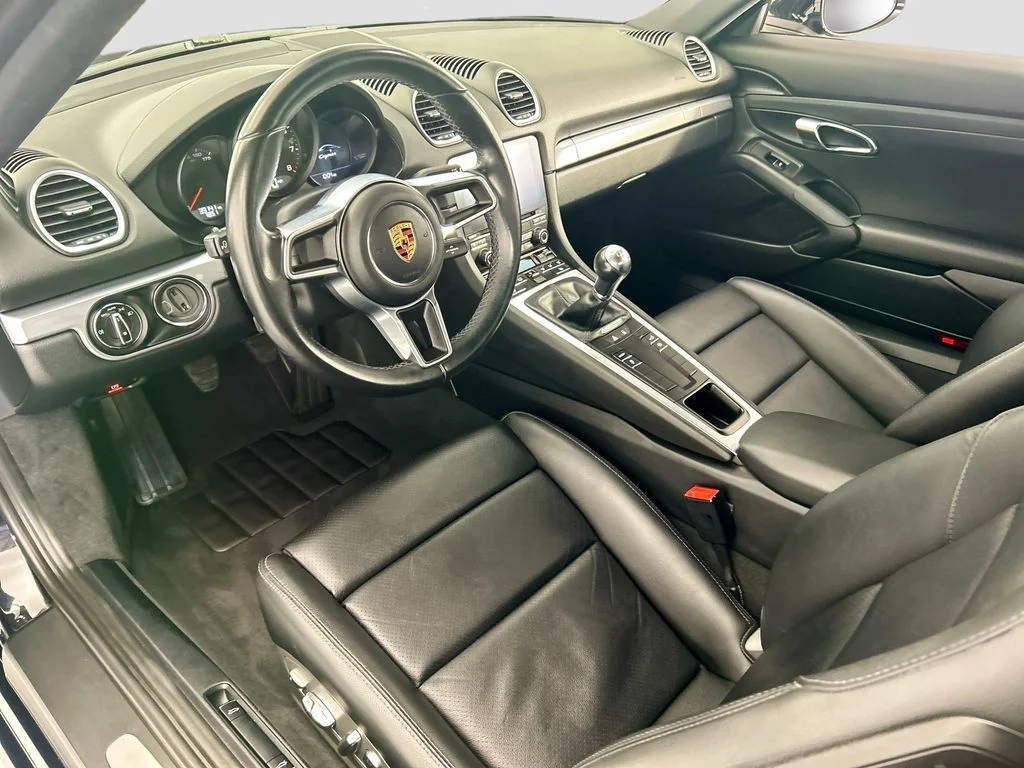 Used 2017 Black Porsche  image 9