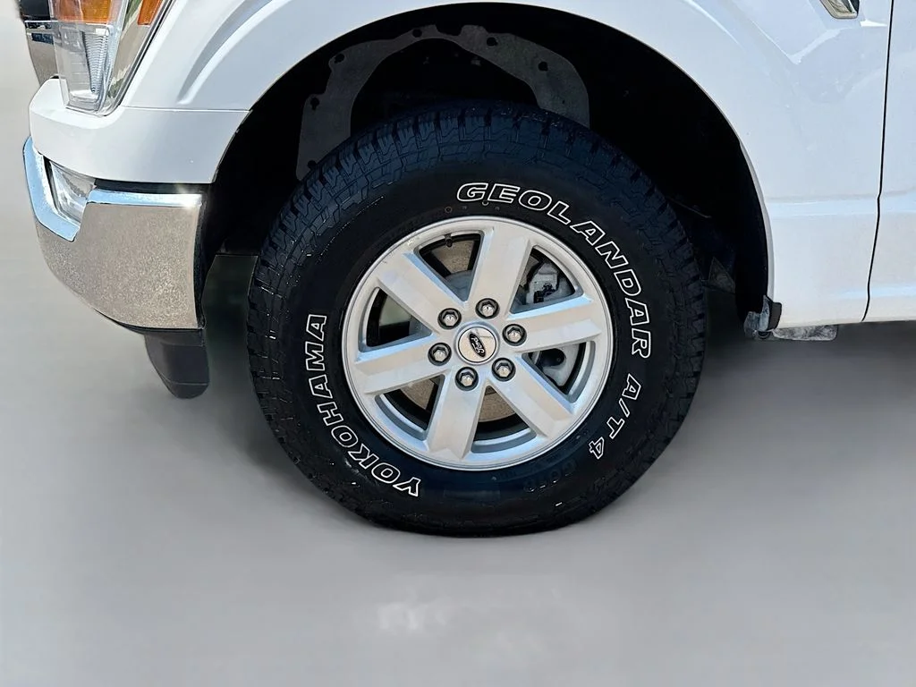 Certified Used 2021 Oxford White Ford XLT image 23