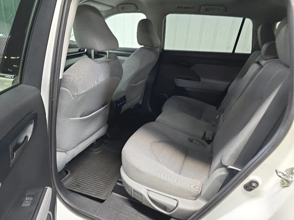 Used 2020 White Toyota L image 30
