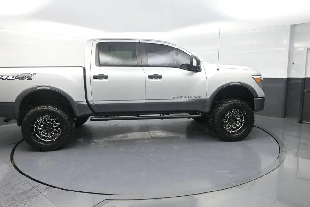 Used 2018 Silver Nissan PRO-4X image 9