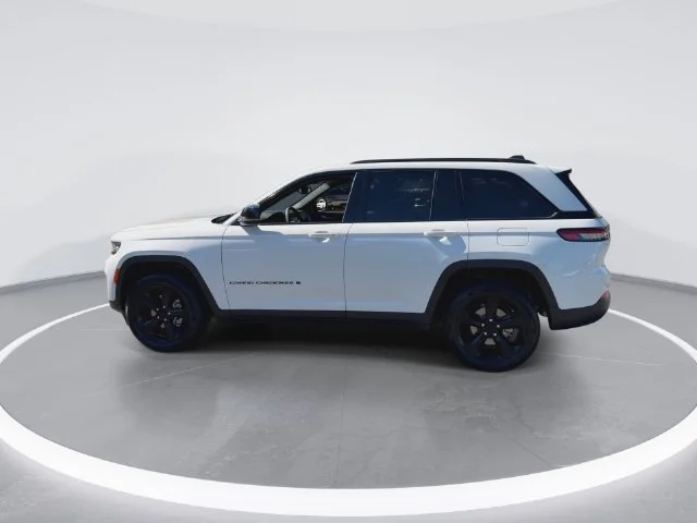 Used 2023 White Jeep Altitude X image 6