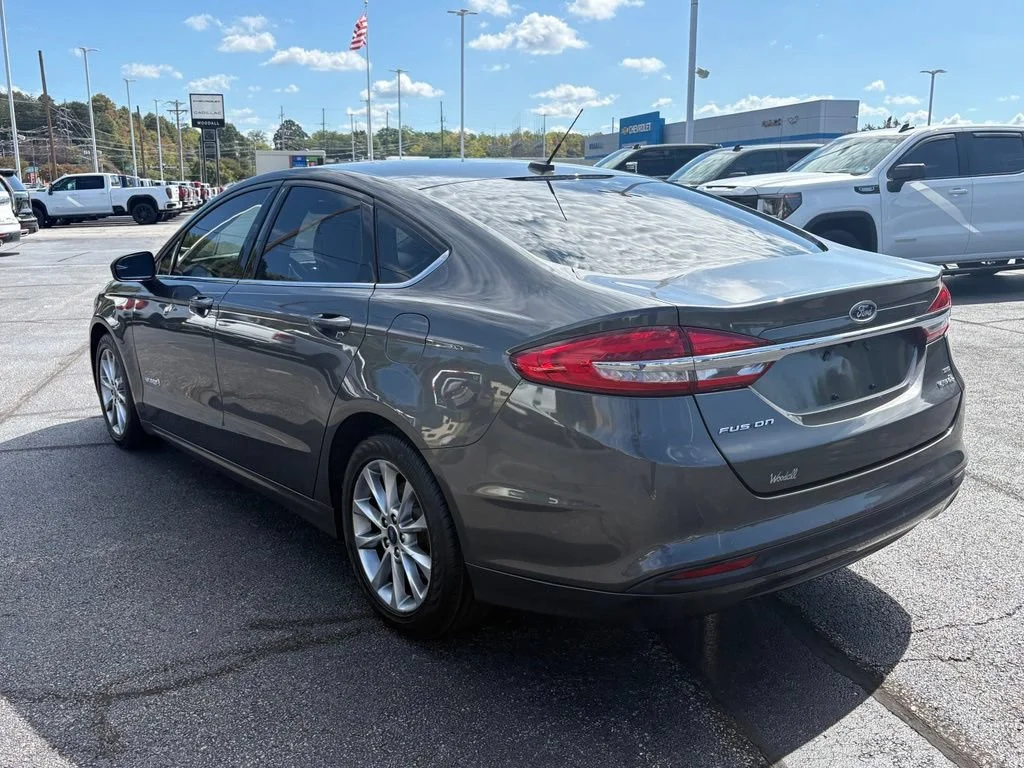 Used 2017  Ford Hybrid SE image 4