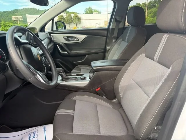 Used 2025 Summit White Chevrolet 2LT image 26