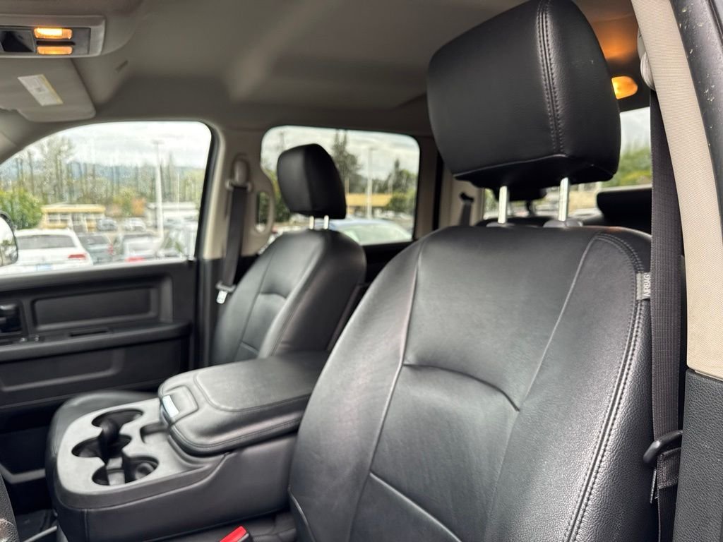 Used 2017 Brilliant Black Crystal Pearlcoat Ram Tradesman image 4