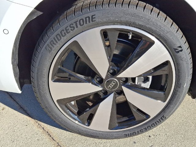 Used 2025 White Audi 2.0T Premium image 5