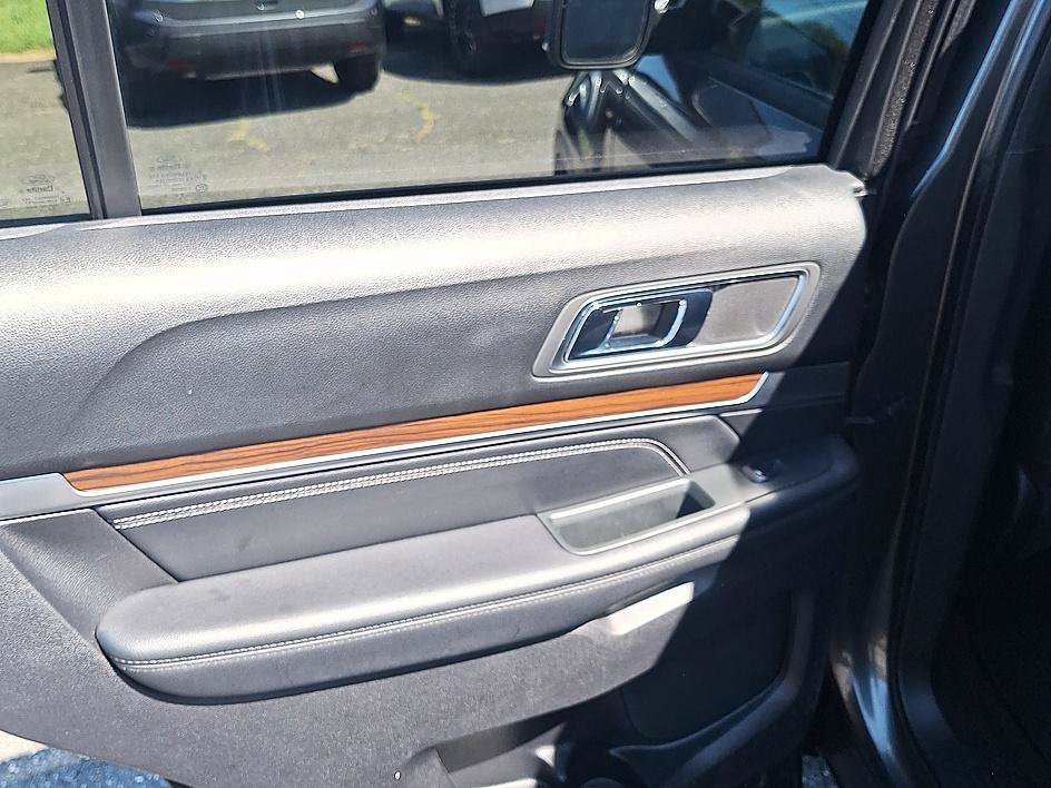 Used 2019 Magnetic Metallic Ford Limited image 31