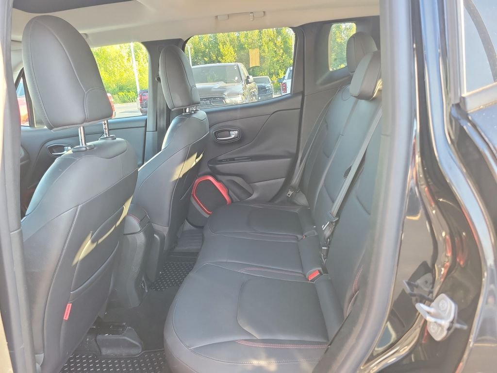 Used 2016 Black Jeep Trailhawk image 13