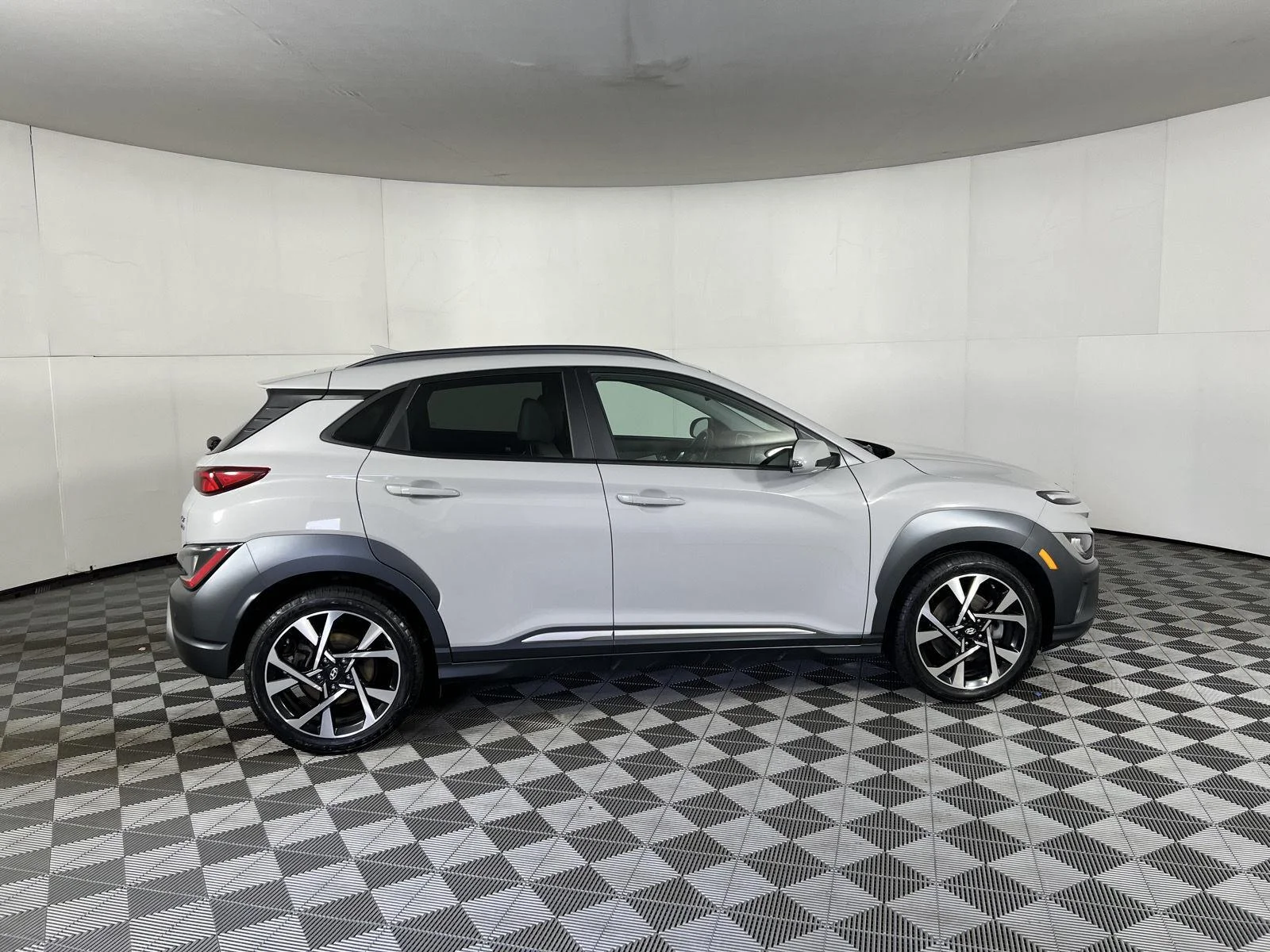 Used 2023 Cyber Silver Hyundai Limited image 11