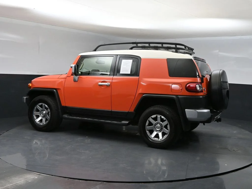 Used 2014  Toyota Base image 4