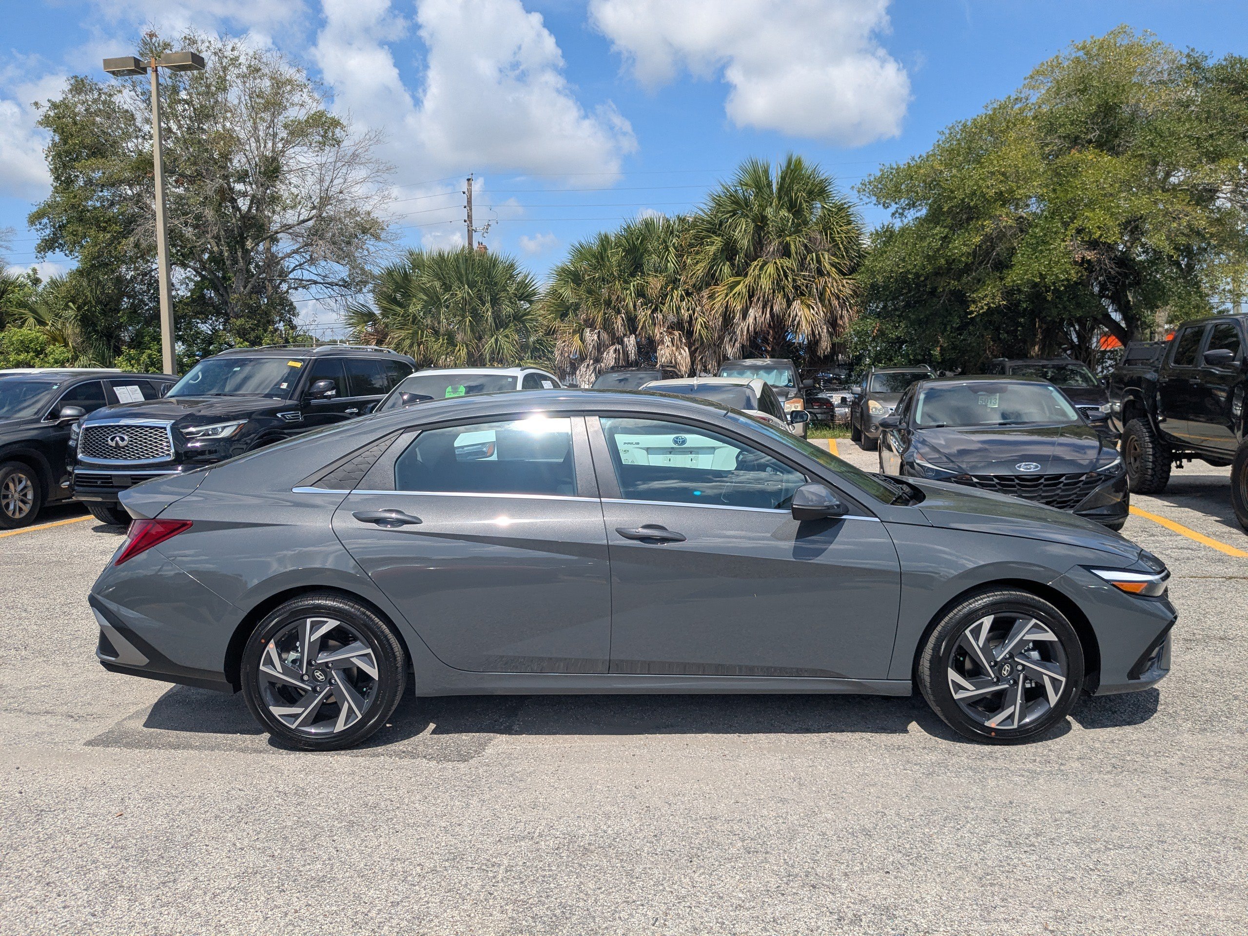 New 2026 Ecotronic Gray Hyundai Limited image 4
