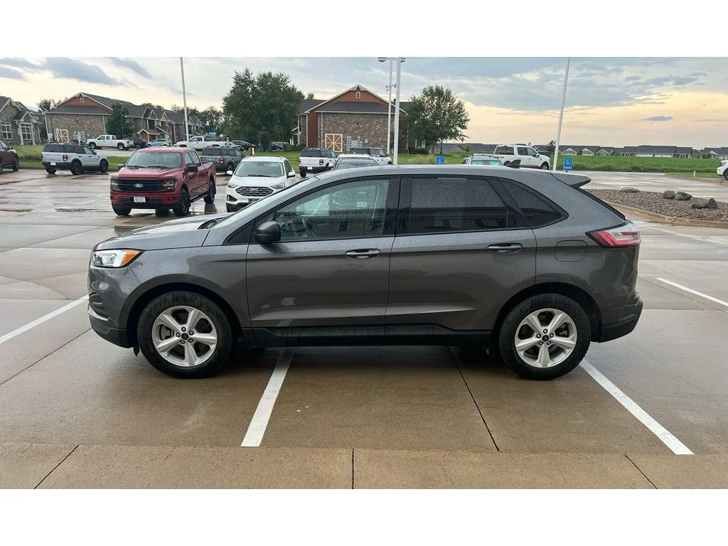 Used 2022 Carbonized Gray Metallic Ford SE image 5
