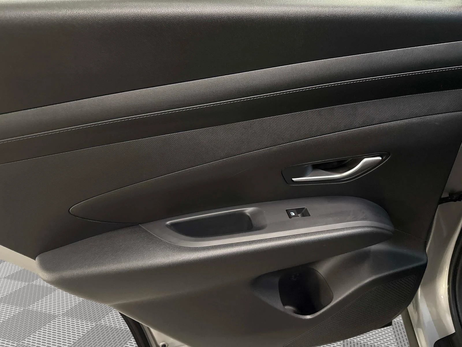 Used 2025 Shimmering Silver Hyundai SE image 11