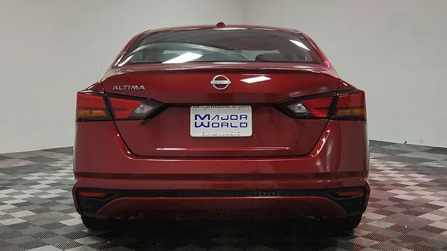 Used 2025 Red Nissan 2.5 SV image 6