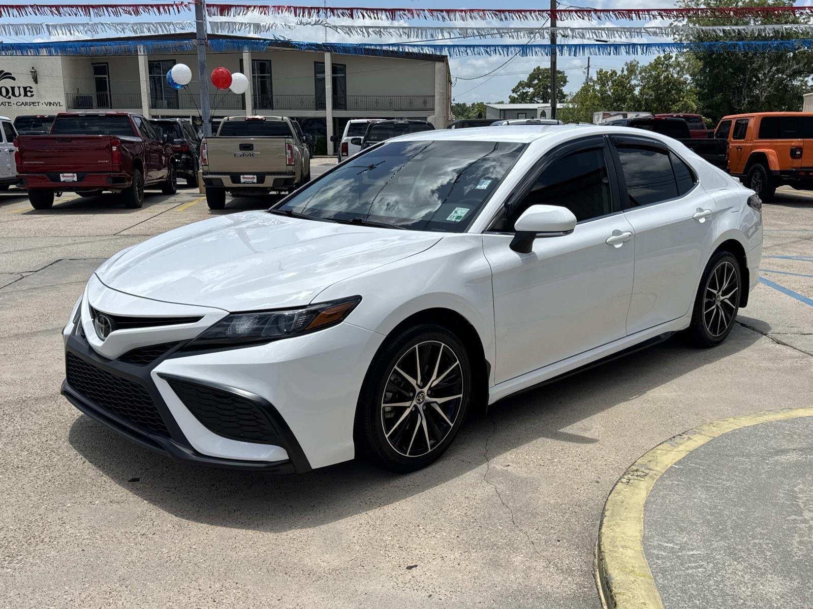 Used 2023 Ice Cap Toyota SE Nightshade image 3