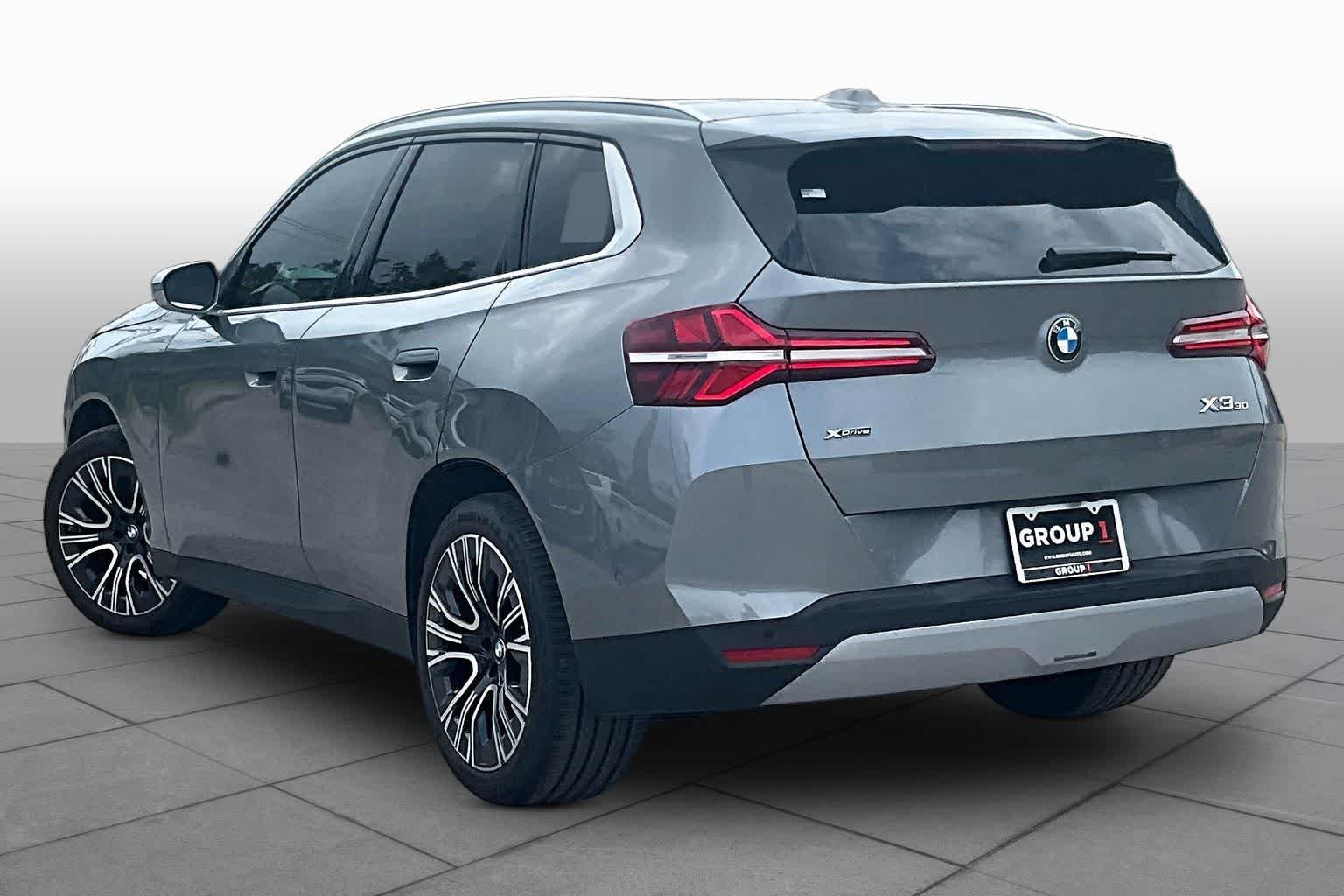 Used 2026 Skyscraper Grey Metallic BMW 30 xDrive image 11